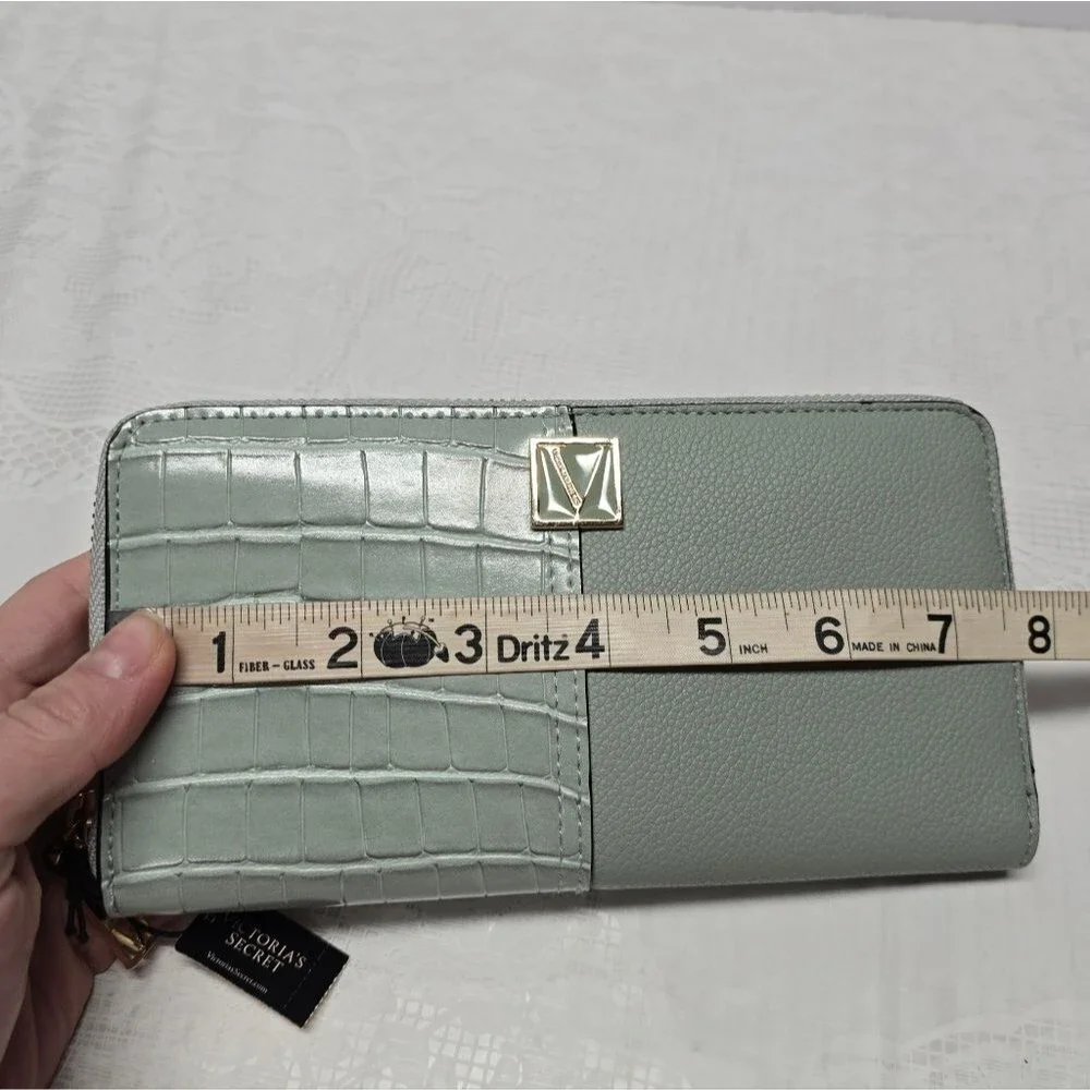 Victoria's Secret Teal Croc Embossed Vegan Leather Large Bi-Fold Wallet NWT - Picture 13 of 13